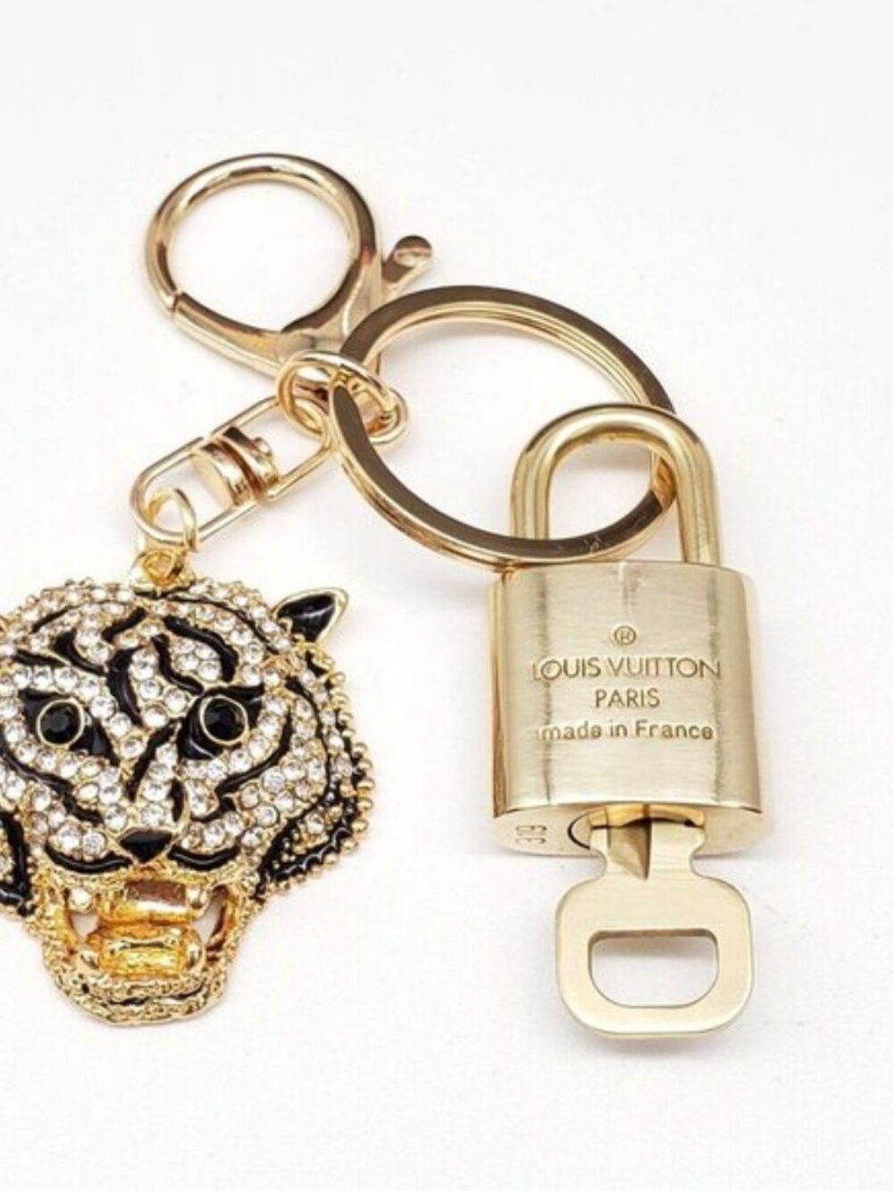 Authentic LV Gold Padlock & Key 🔑 Bag Charm / Unbranded Keychain Combo - Picture 5 of 7